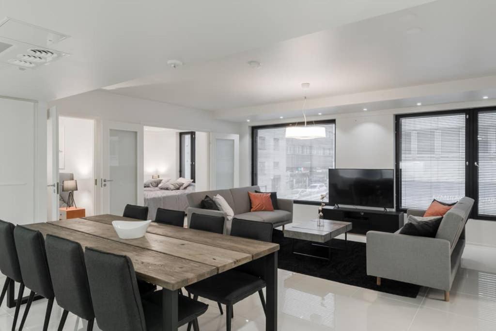 Sleek And Spacious 3 Bedroom Apartment In City Centre Helsinki Exterior photo