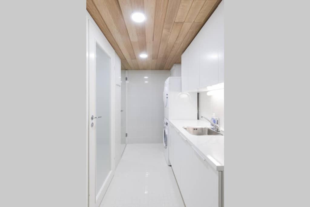 Sleek And Spacious 3 Bedroom Apartment In City Centre Helsinki Exterior photo