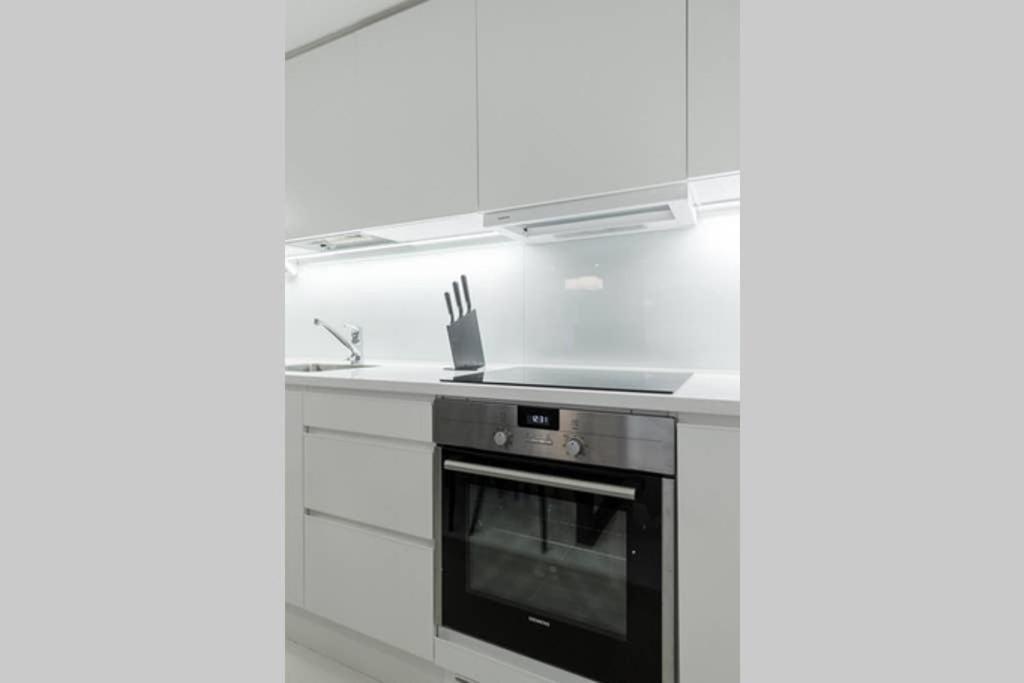 Sleek And Spacious 3 Bedroom Apartment In City Centre Helsinki Exterior photo