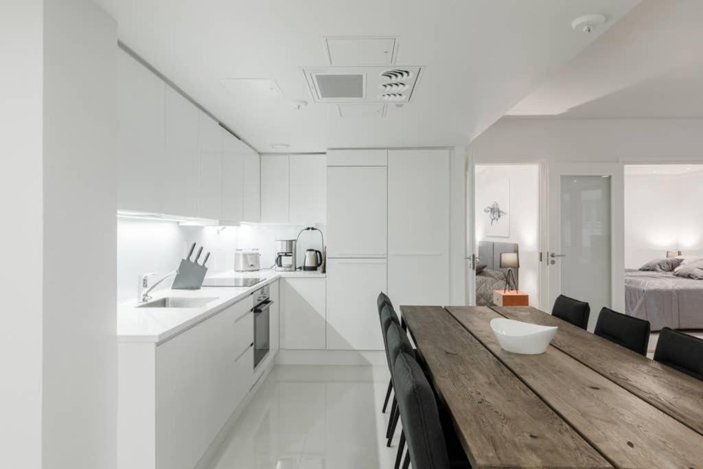 Sleek And Spacious 3 Bedroom Apartment In City Centre Helsinki Exterior photo