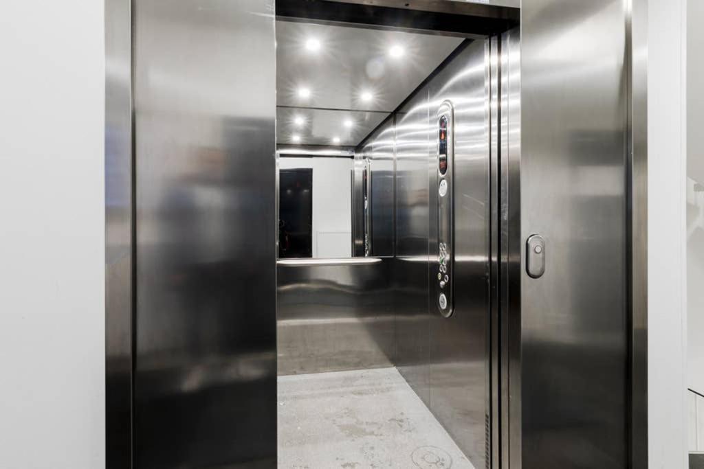 Sleek And Spacious 3 Bedroom Apartment In City Centre Helsinki Exterior photo